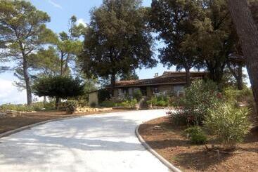 تختخواب و صبحانه Domaine L'helion