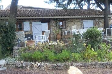 تختخواب و صبحانه Domaine L'helion