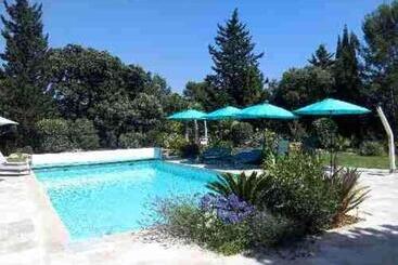 تختخواب و صبحانه Domaine L'helion