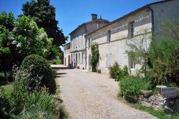 تختخواب و صبحانه La Gomerie Chambres D'hotes