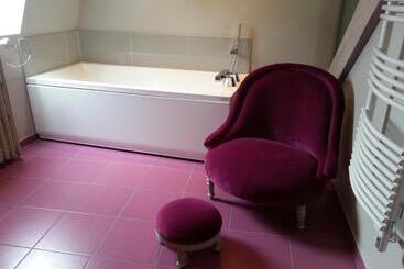 تختخواب و صبحانه La Maison D'adelaïde