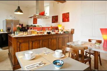 La Maison Rouge D Uzes B&b