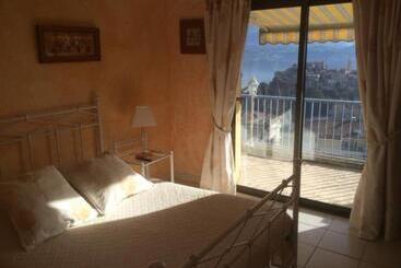 تختخواب و صبحانه Maison D'hôtes Escale D'azur