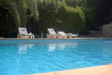 تختخواب و صبحانه Maison D'hôtes Escale D'azur