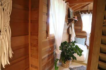 تختخواب و صبحانه Orion Tree Houses