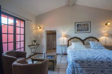 تختخواب و صبحانه Une Maison à Saint Paul De Vence