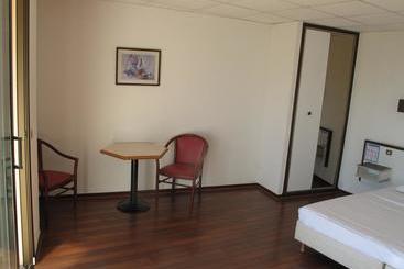 هتل Hôtel Le Chaudron