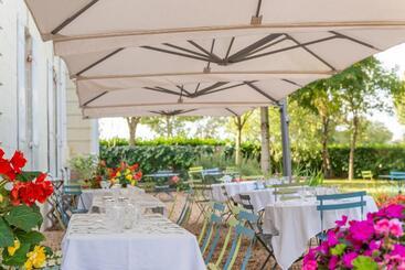 هتل Le Domaine De Mestré, The Originals Relais