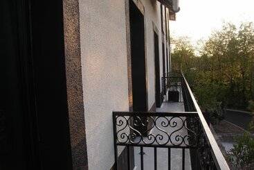 Logis   Hotel Restaurant La Mire