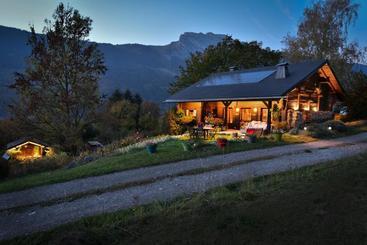 Bed and Breakfast Chalet Des Burdines