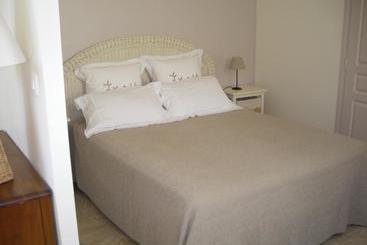 تختخواب و صبحانه Chambres D'hotes La Raspeliere