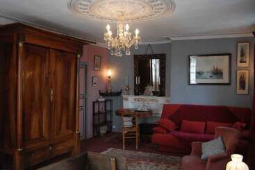 تختخواب و صبحانه Le Logis Du Jerzual