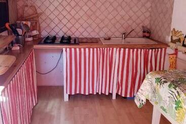 تختخواب و صبحانه La Maison Bleue De Sigean