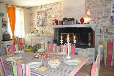 تختخواب و صبحانه La Maison Bleue De Sigean