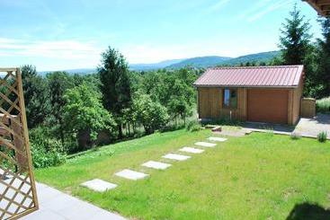تختخواب و صبحانه Chambres D'hôtes Les Vignes