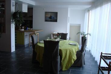 تختخواب و صبحانه Chambres De Condate
