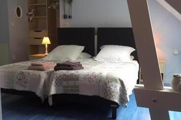 تختخواب و صبحانه Chambres D'hôtes Coteaux Sud