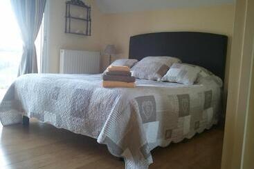 تختخواب و صبحانه Chambres D'hôtes Coteaux Sud