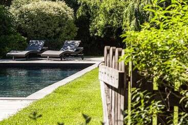 تختخواب و صبحانه Domaine Les Mésanges
