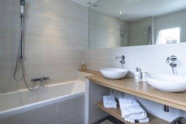 تختخواب و صبحانه La Maison De Marc