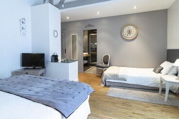 تختخواب و صبحانه La Maison De Marc