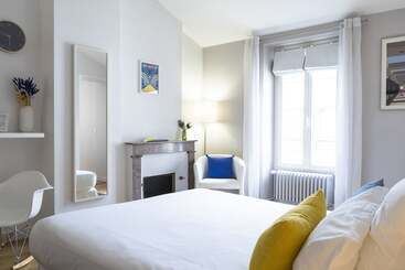 تختخواب و صبحانه La Maison De Marc