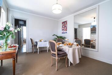 تختخواب و صبحانه La Maison De Marc