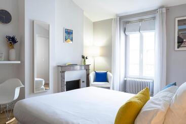 تختخواب و صبحانه La Maison De Marc