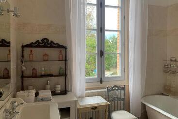 تختخواب و صبحانه Le Moulin Du Carla