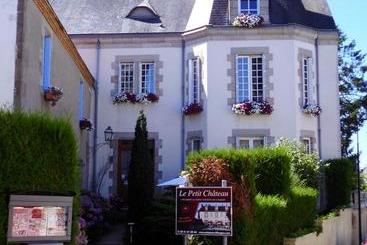 Bed and Breakfast Le Petit Chateau   Tiffauges Proche Puy Dufou
