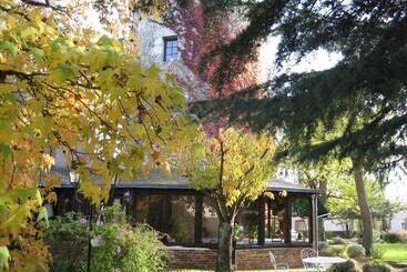 تختخواب و صبحانه Le Relais De La Tour