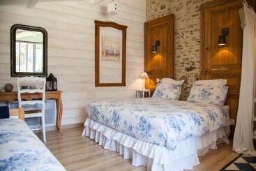 تختخواب و صبحانه Les Chambres De La Forge Des Collines