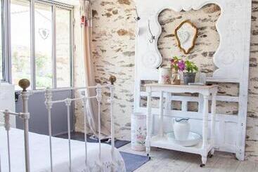 تختخواب و صبحانه Les Chambres De La Forge Des Collines