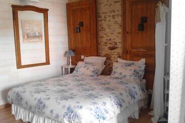 تختخواب و صبحانه Les Chambres De La Forge Des Collines