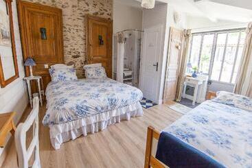 تختخواب و صبحانه Les Chambres De La Forge Des Collines