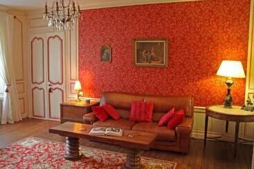 تختخواب و صبحانه Logis Les Remparts