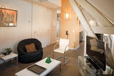 تختخواب و صبحانه Maison D Hote De Myon