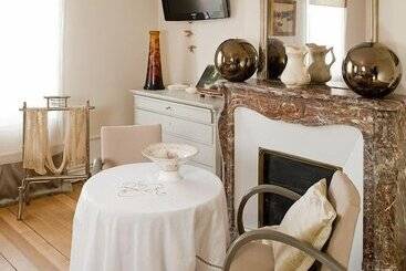 تختخواب و صبحانه Maison D Hote De Myon