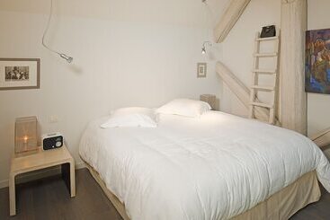 تختخواب و صبحانه Maison D Hote De Myon