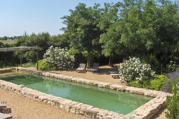 تختخواب و صبحانه Maison D'hôtes Mas De Barbut
