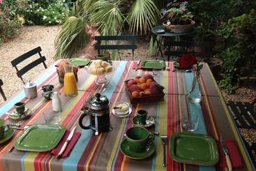 تختخواب و صبحانه Maison D'hôtes Mas De Barbut