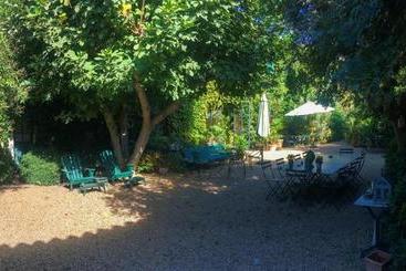 تختخواب و صبحانه Maison D'hôtes Mas De Barbut