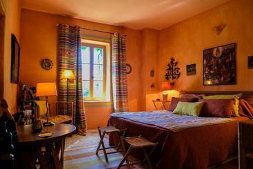 تختخواب و صبحانه Maison D'hôtes Mas De Barbut