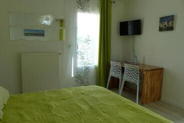 تختخواب و صبحانه Maison Lucilda