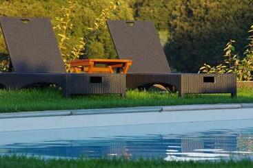 تختخواب و صبحانه & Restaurant Les Bergeries D'alata