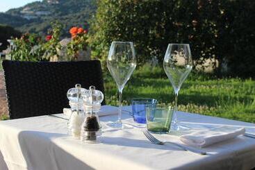 تختخواب و صبحانه & Restaurant Les Bergeries D'alata