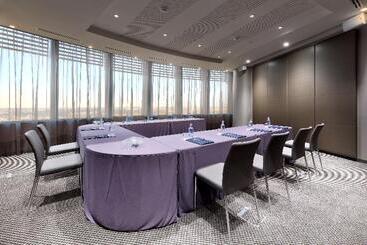 هتل Eurostars Torre Sevilla