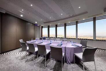 هتل Eurostars Torre Sevilla