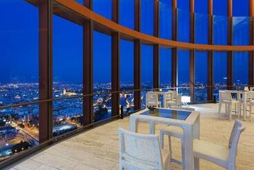 هتل Eurostars Torre Sevilla