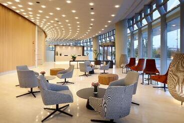 هتل Eurostars Torre Sevilla